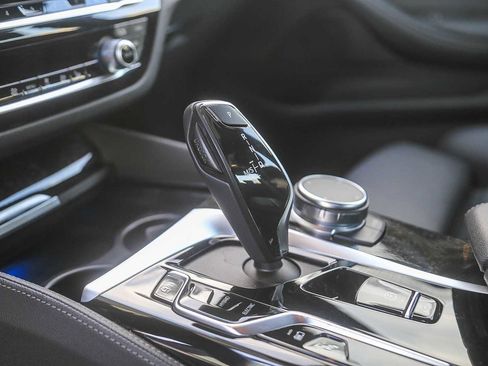 Certified 2023 BMW 530e w/ M Sport Package image 18