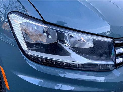 Used 2020 Volkswagen Tiguan SE w/ Panoramic Sunroof Package image 27