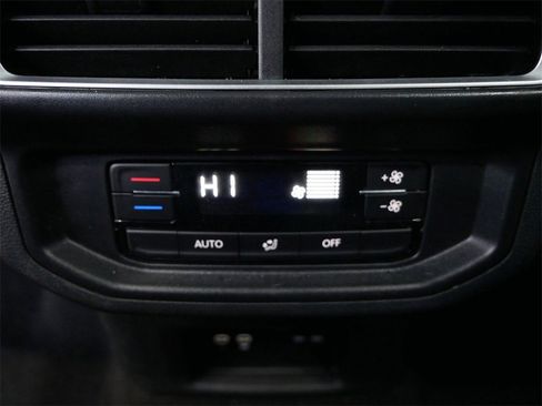 Used 2024 Volkswagen Atlas SE image 11