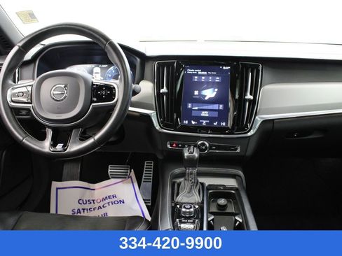 Used 2020 Volvo S90 T6 R-Design image 8