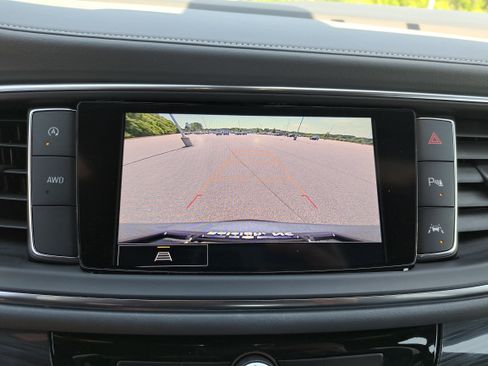 Used 2023 Buick Enclave Essence AWD/4WD image 24