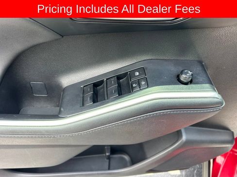 Used 2024 Toyota Highlander XLE FWD image 4