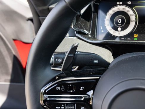 Used 2025 Aston Martin V8 Vantage Coupe RWD image 34