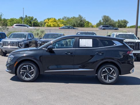 Used 2024 Kia Sportage LX AWD/4WD image 3