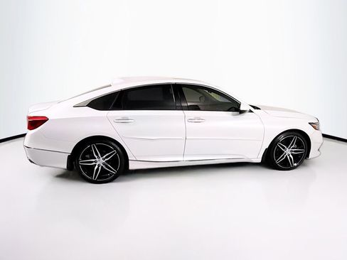 Used 2022 Honda Accord Touring image 4