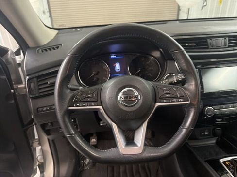 Used 2018 Nissan Rogue SV image 30