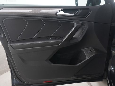 Used 2022 Volkswagen Tiguan SE image 22