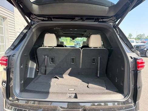 Used 2023 Chevrolet Traverse Premier AWD/4WD image 11