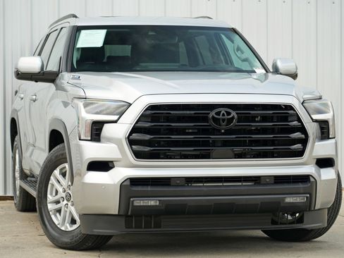 Used 2023 Toyota Sequoia SR5 image 4