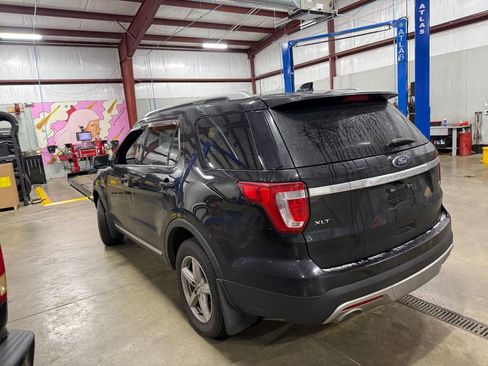 Used 2016 Ford Explorer XLT w/ Equipment Group 202A image 4