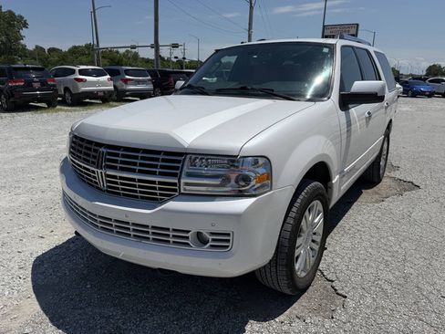 Used 2012 Lincoln Navigator 4WD image 3