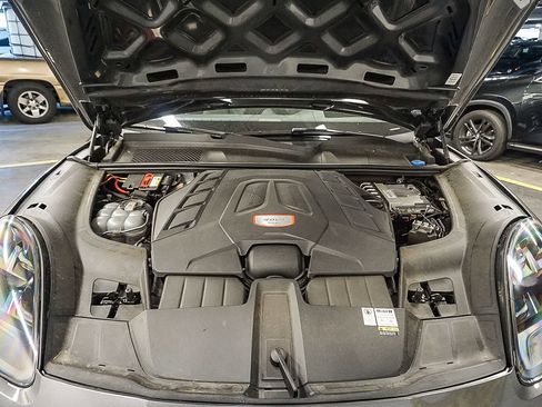 Certified 2022 Porsche Cayenne Turbo AWD/4WD image 28