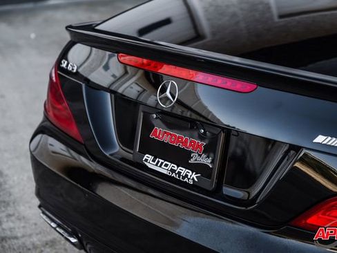Used 2016 Mercedes-Benz SL 63 AMG AMG SL 63 w/ Driver Assistance Package image 33