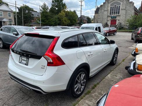 Used 2016 Volvo V60 T5 Cross Country w/ Convenience Package AWD/4WD image 3