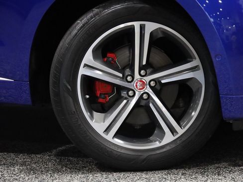 Used 2019 Jaguar F-PACE S image 4