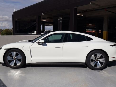 Certified 2022 Porsche Taycan image 2