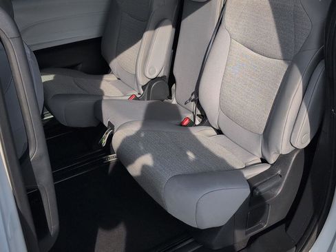 Used 2025 Toyota Sienna LE image 15