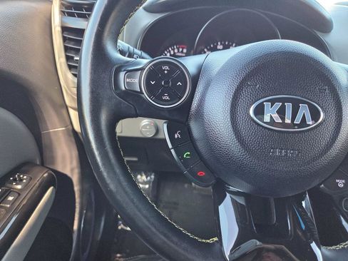 Used 2015 Kia Soul + w/ Primo Package FWD image 26