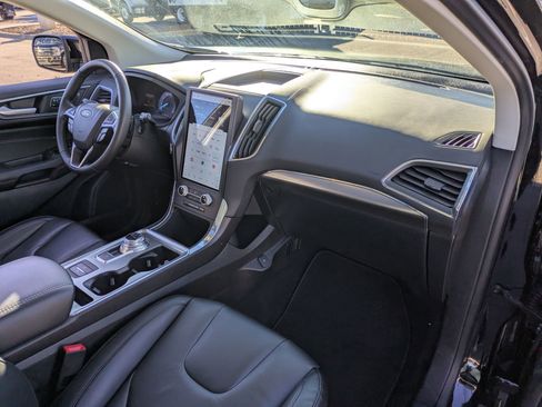 Certified 2022 Ford Edge Titanium w/ Class II Trailer Tow Package image 40