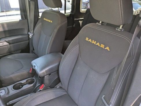 Used 2015 Jeep Wrangler Unlimited Sahara w/ Connectivity Group image 12