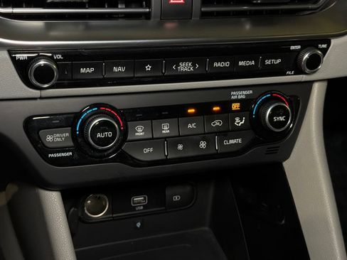Used 2022 Kia Niro Touring Special Edition FWD image 28