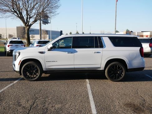 New 2026 GMC Yukon XL Denali w/ Sun & Power Step Package AWD/4WD image 4