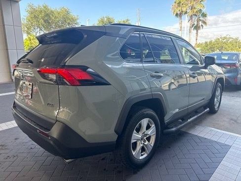 Used 2021 Toyota RAV4 XLE w/ Convenience Package FWD image 4