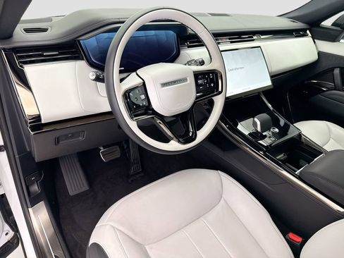 Used 2025 Land Rover Range Rover Sport Dynamic SE AWD/4WD image 9