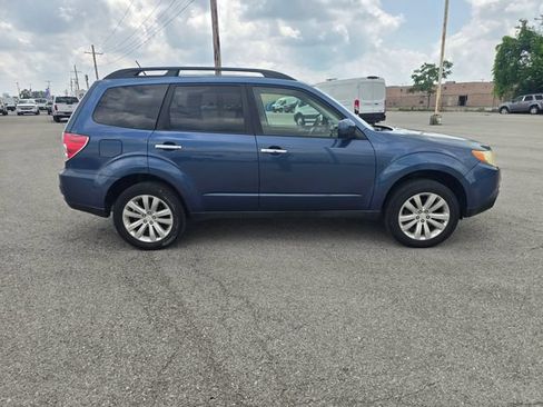 Used 2011 Subaru Forester 2.5X Limited AWD/4WD image 2