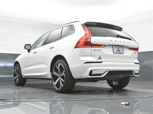 Used 2022 Volvo XC60 B6 R-Design w/ Advanced Package image 42