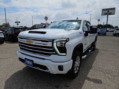 New 2026 Chevrolet Silverado 2500 LT w/ Z71 Chrome Sport Edition AWD/4WD image 4
