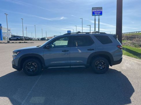 Used 2023 Honda Pilot TrailSport image 6