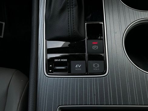 Used 2025 Toyota Sienna XLE image 25