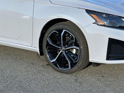 New 2025 Nissan Altima 2.5 SR w/ SR Premium Package image 7