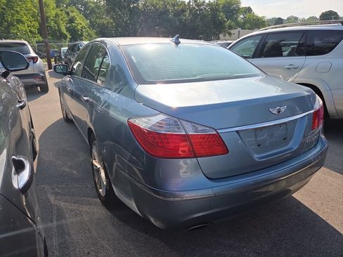 Used 2010 Hyundai Genesis 4.6 w/ Technology Pkg 5 RWD image 7