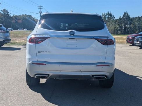 Used 2024 Buick Enclave Premium image 4