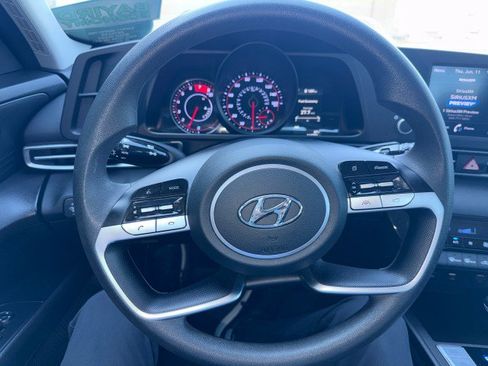 Used 2022 Hyundai Elantra SEL FWD image 21