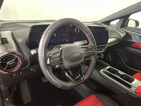 Used 2025 Chevrolet Equinox EV RS FWD image 13