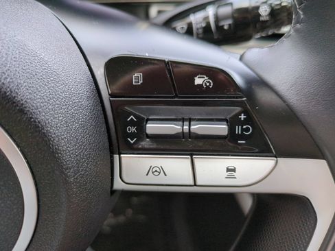 Used 2025 Hyundai Elantra Limited FWD image 26
