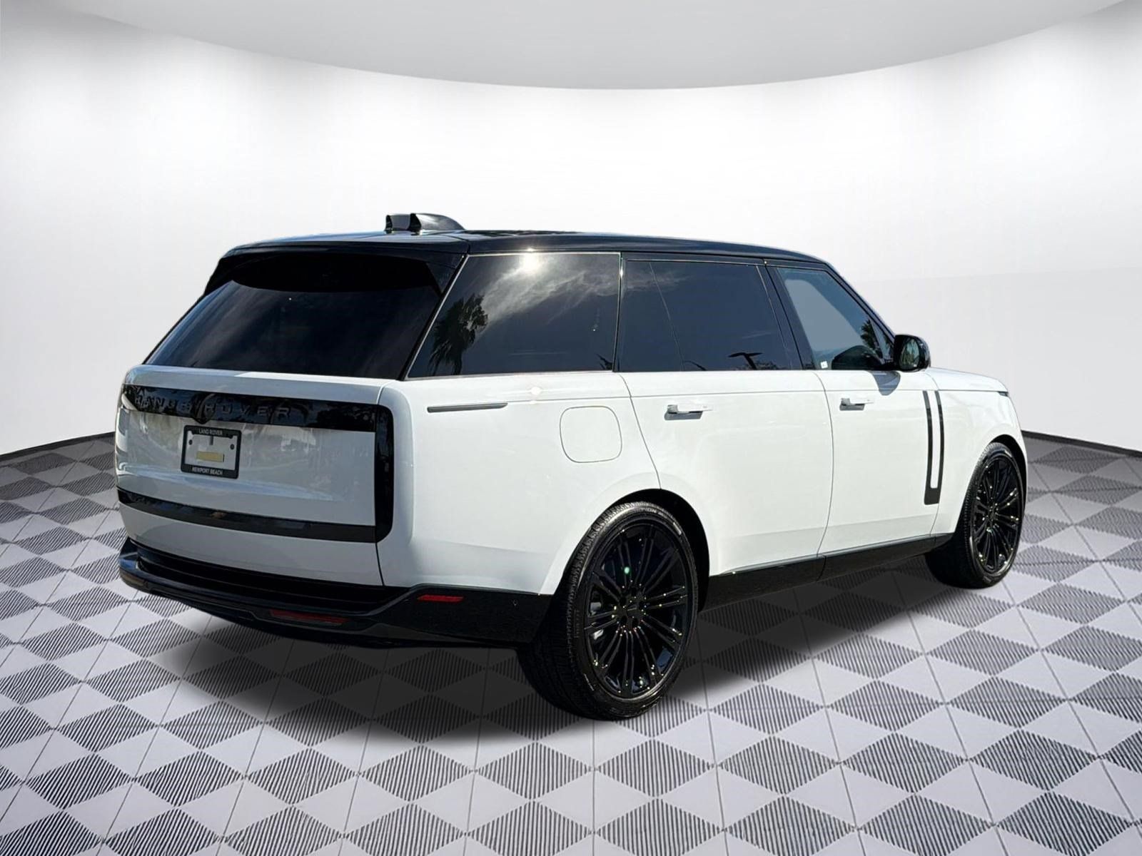 New 2026 Land Rover Range Rover Long Wheelbase SE AWD/4WD image 9