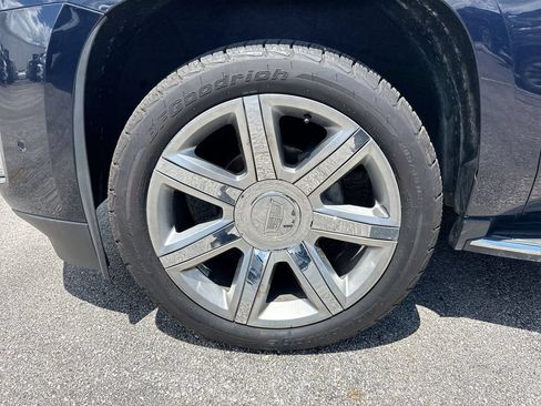 Used 2018 Cadillac Escalade Luxury AWD/4WD image 10