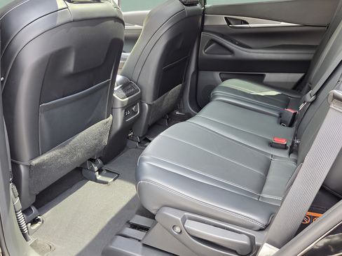Used 2023 INFINITI QX60 Luxe w/ Cargo Package FWD image 9