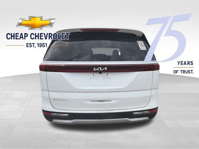 Used 2024 Kia Carnival EX FWD image 4