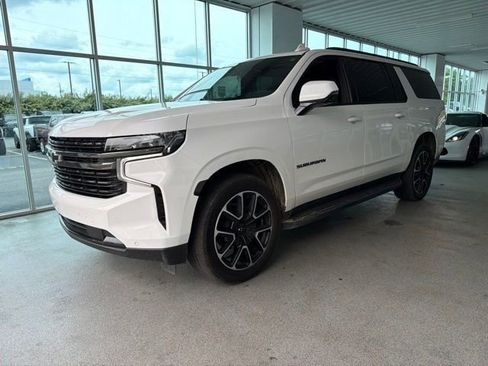 Used 2022 Chevrolet Suburban RST w/ Luxury Package RWD image 3