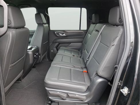 Used 2024 Chevrolet Suburban LT AWD/4WD image 38
