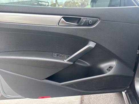 Used 2017 Volkswagen Passat 1.8T S image 17