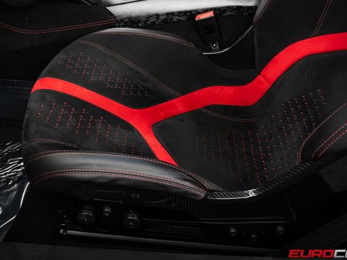Used 2018 Lamborghini Huracan Performante AWD/4WD image 44