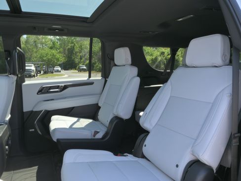 New 2026 Chevrolet Suburban Premier AWD/4WD image 13