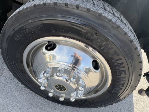 Used 2016 Ford F550 2WD Regular Cab Super Duty image 34
