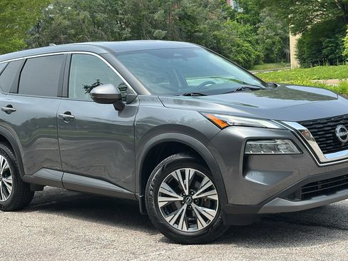 Certified 2022 Nissan Rogue SV image 1